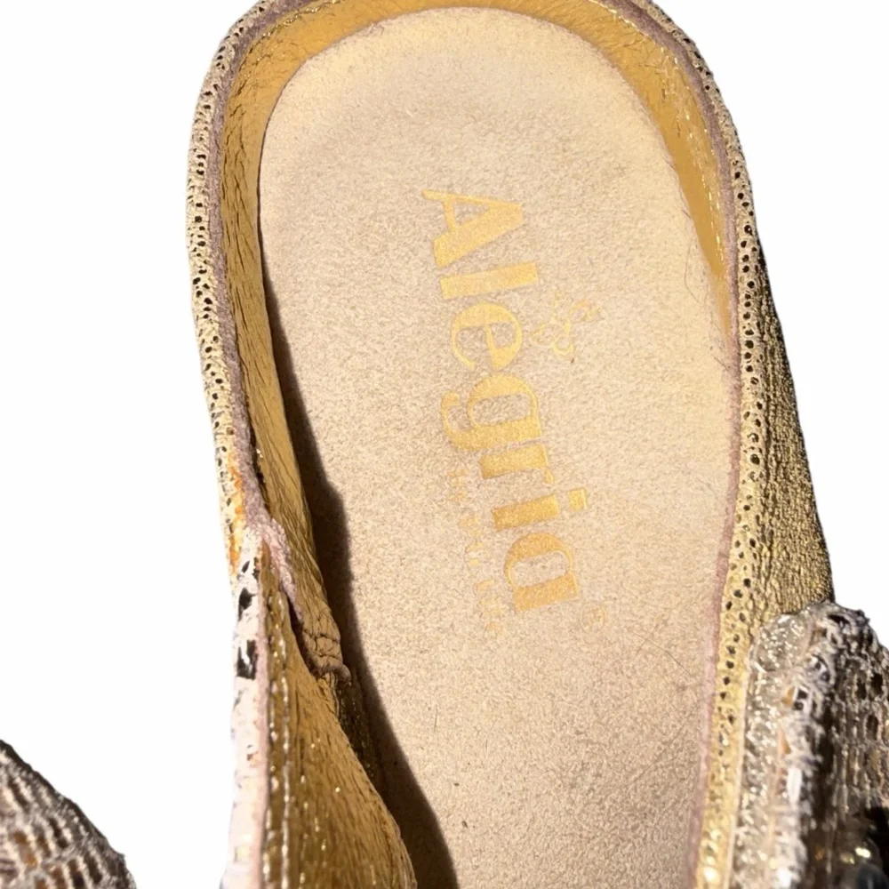 Alegria Lara Gold Metallic Snake Print Wedge Slide Sandals Shoes size 39